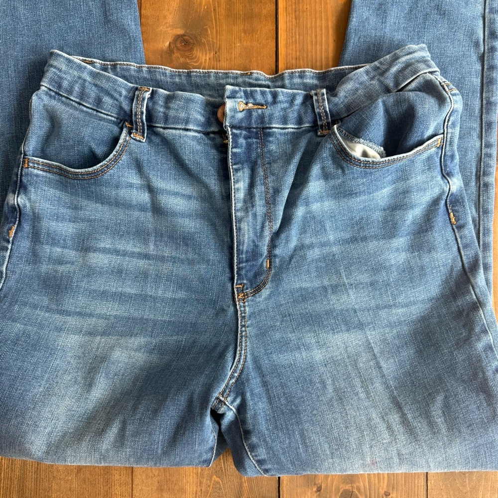No Boundaries Medium Wash Denim Skinny Jeans - Picture 3 of 8
